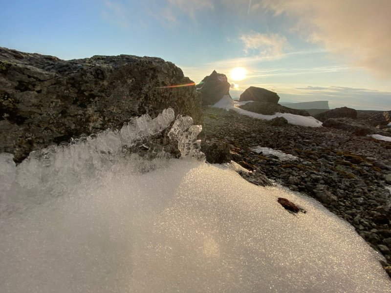 Лепить снеговиков уже можно в Хибинах