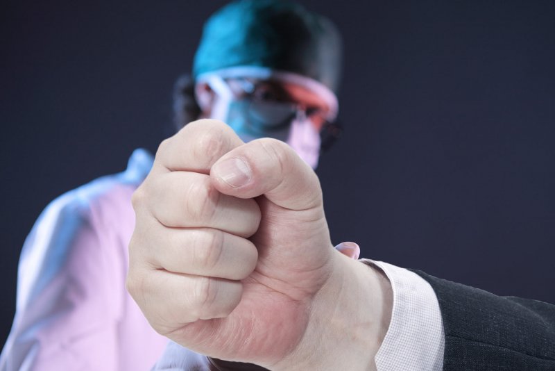 Пациент устроил ночной дебош в больнице Мурманска