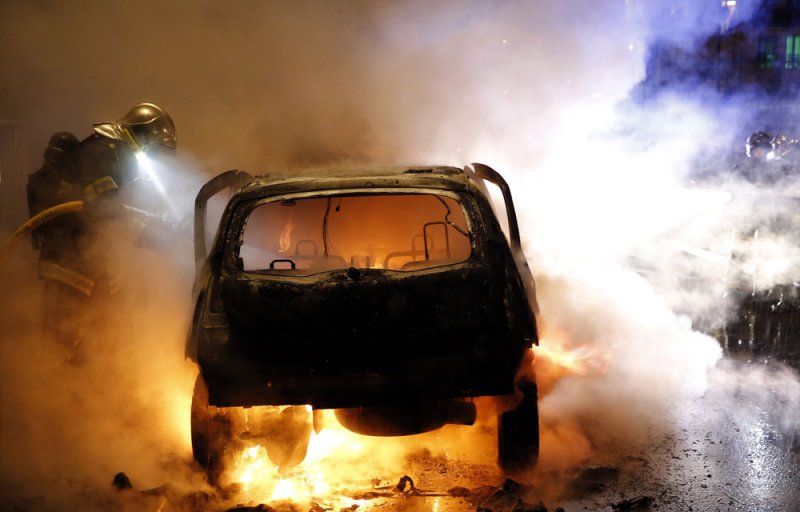 3 автомобиля сгорели на центральной площади Кировска