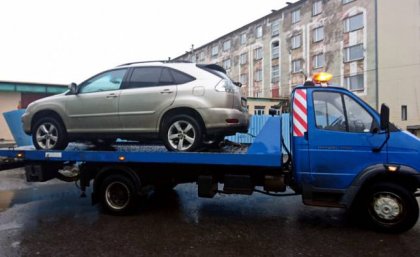 Забрали «Лексус» за долги по «коммуналке» у жителя Мурманска