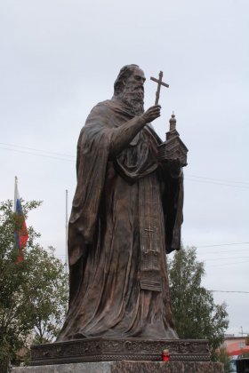 Открыли памятник преподобному Феодориту Кольскому в Кандалакше