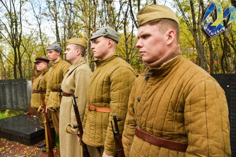Память героев в День начала формирования Полярной дивизии почтили в Мурманской области