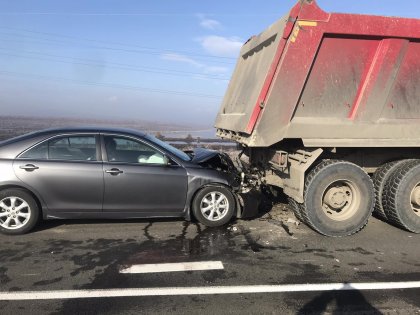 Грузовик и легковушка столкнулись в Кандалакшском районе