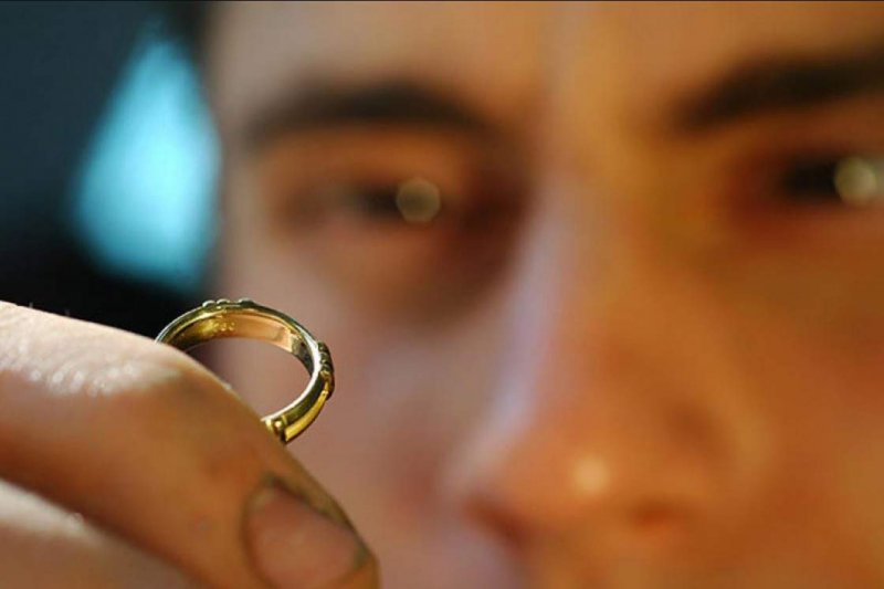 Украл у своей девушки золото мужчина в Мурманске