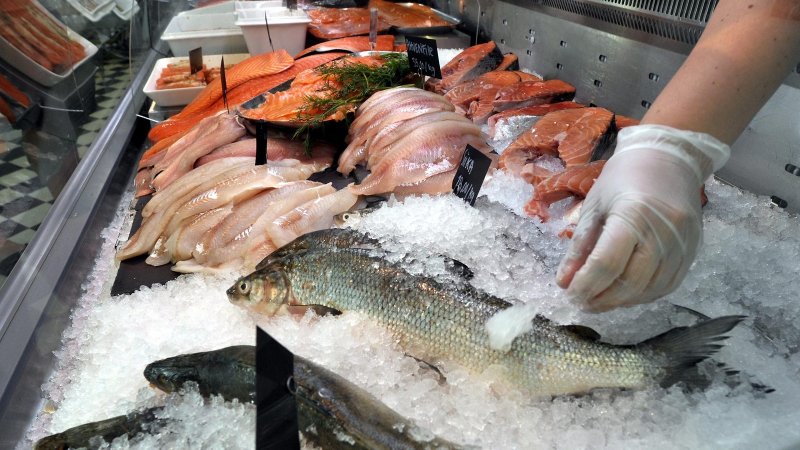 Рыбу с прилавка украл житель Мурманска