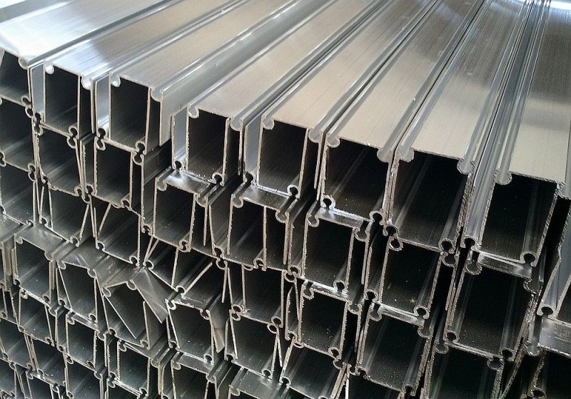 Через дыру в гараже похитил металл житель Снежногорска