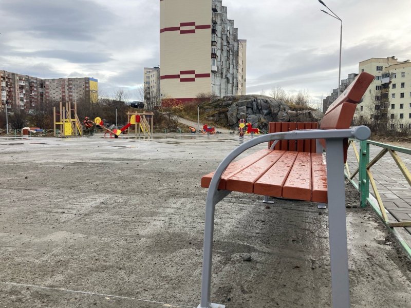 Проблемные ремонты во дворах проверила комиссия в Александровске