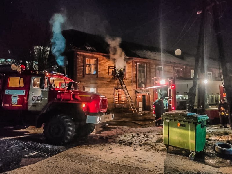 Горела деревяшка в центре Мурманска