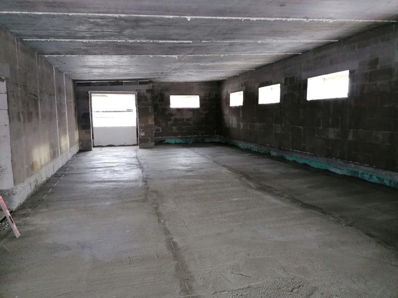 Почти достроили конюшню в Кировске