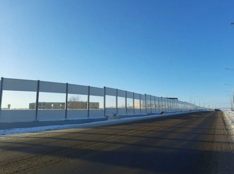 Защитный экран установили на трассе возле Заполярного