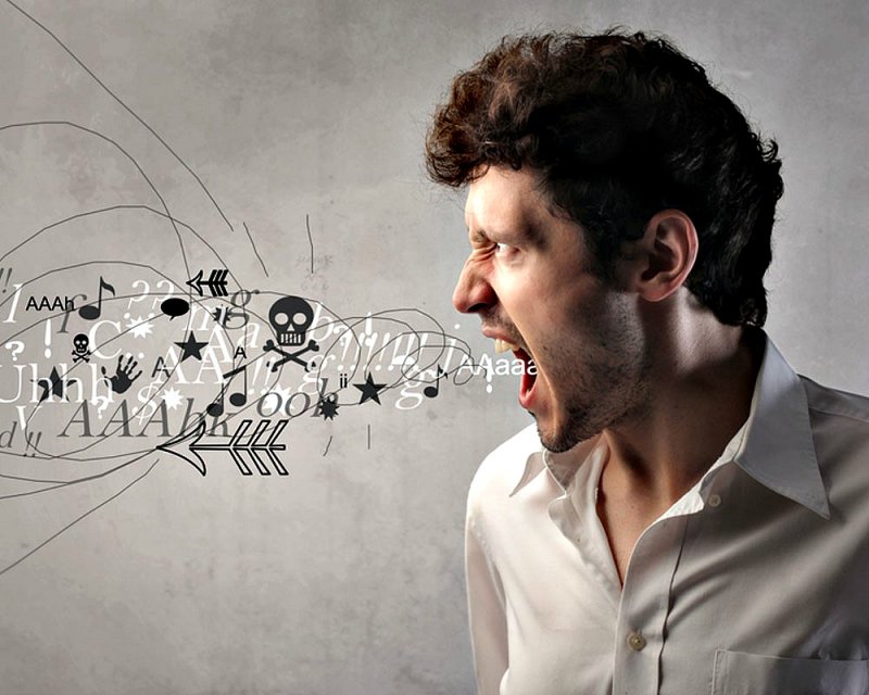 Кидался на людей с оскорблениями на автозаправке мужчина в Мурманске