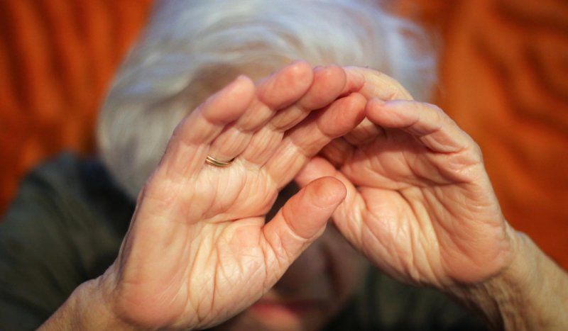 Скончалась от смертельных побоев сына старушка в Оленегорске