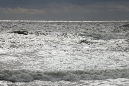 Один скончался и троих человек ищут после крушения судна в Белом море