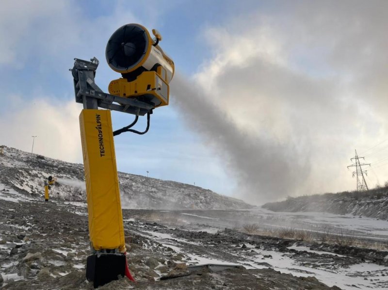 Даже в оттепель снежно на трассах Айкуайвенчорр в Кировске