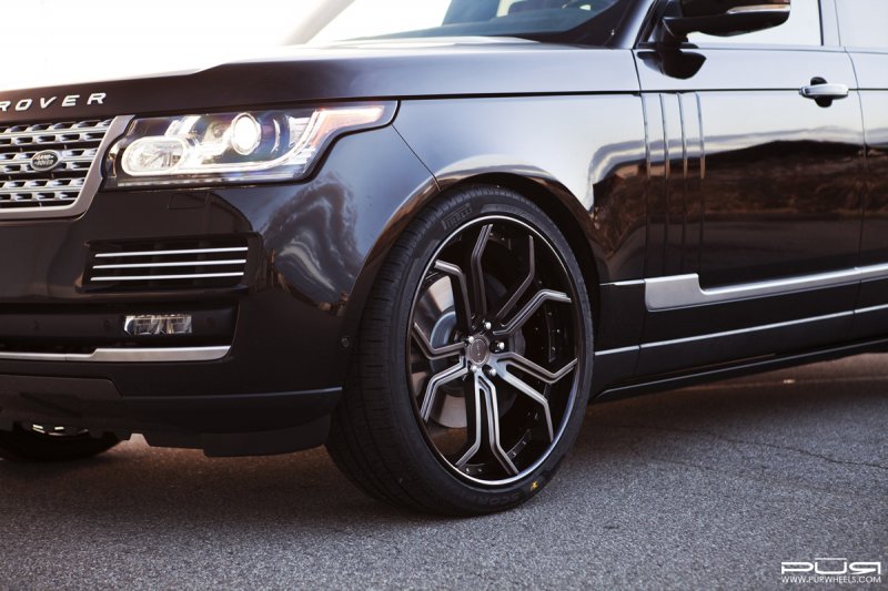 У должника забрали «Land Rover» в автосалоне Мурманска