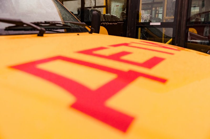 Новые школьные автобусы передали муниципалитетам Мурманской области