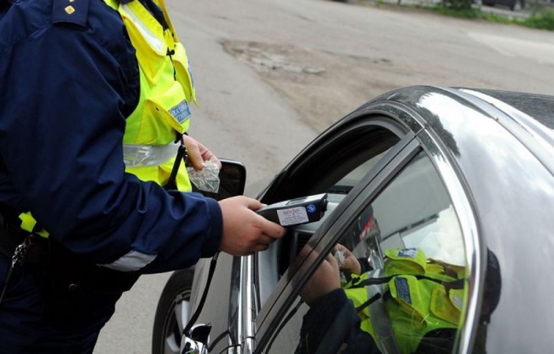 Автоледи пыталась откупиться от сотрудника ГИБДД в Сафоново