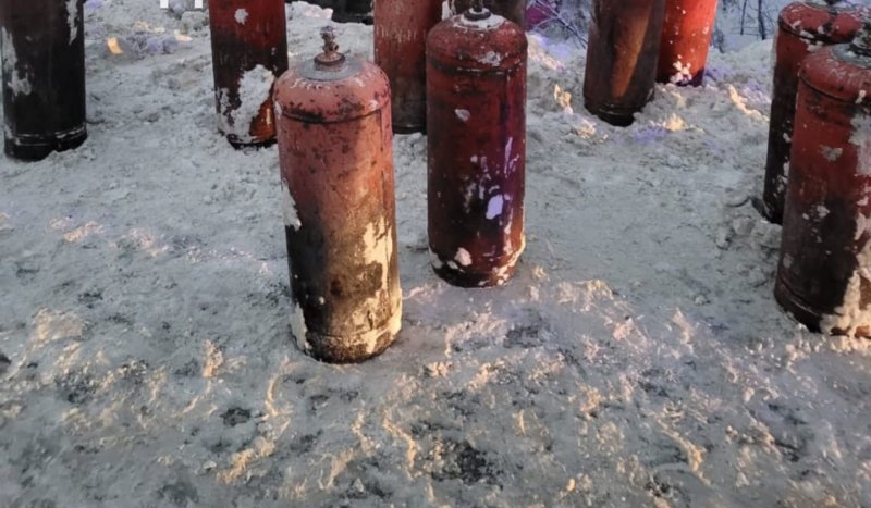 Машина с газовыми баллонами разбилась недалеко от Алакуртти