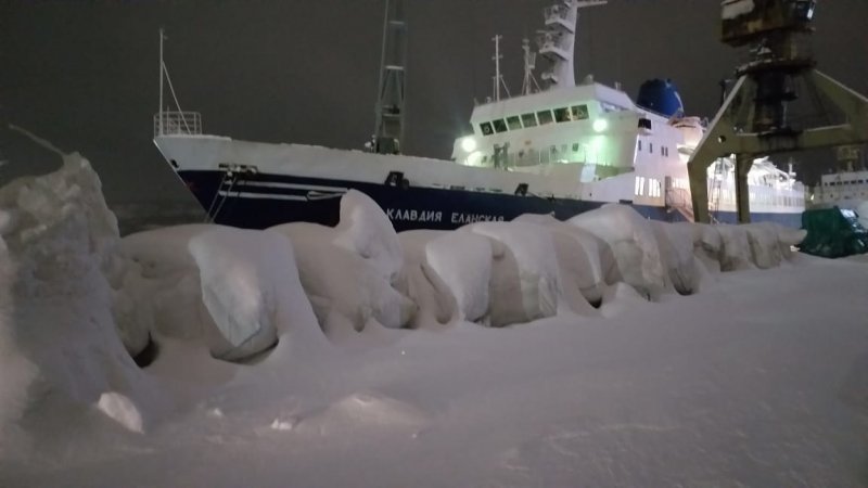 На неделю задержалась «Клавдия Еланская» в Мурманске