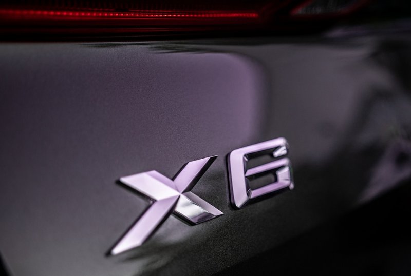 BMW X6 хотели «продать с молотка» за долги в Мурманске