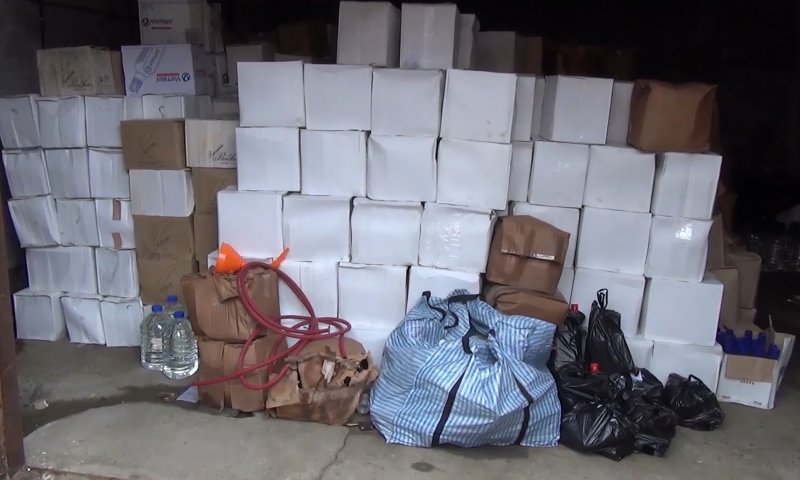 13 тонн подпольного алкоголя нашли в ангаре в Мончегорске