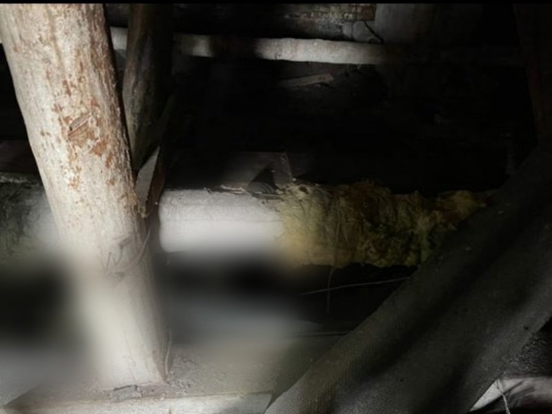 Труп пролежал полгода на чердаке дома в центре Мурманска