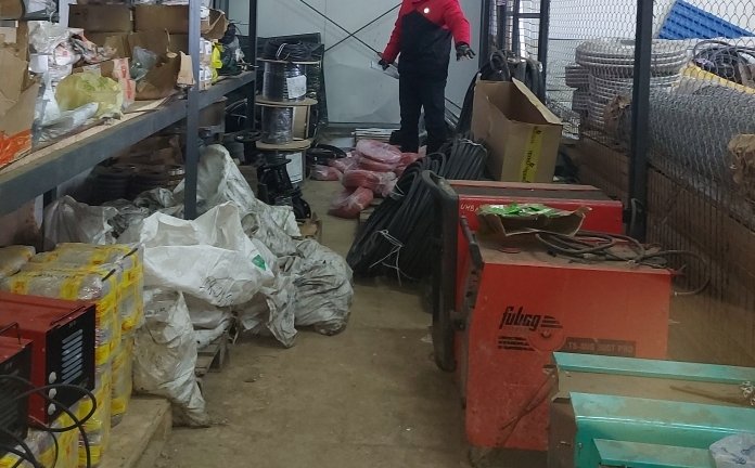 Меди на 660 тысяч с предприятия вывезли на снегоходе воры в Ловозерском районе