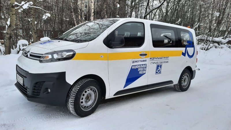 Доставку пенсионеров в медучреждения спецтранспортом возобновили в Мурманской области