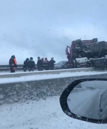 КАМАЗ разбился на "ленинградке" в Мурманске