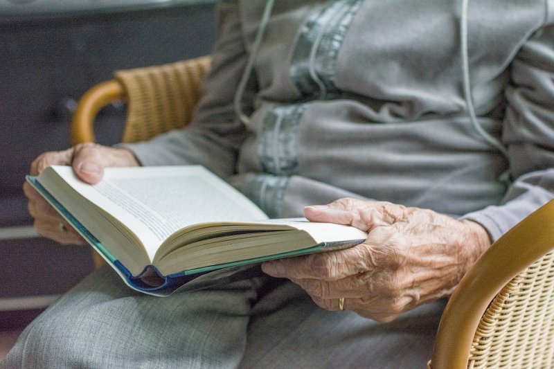 86-летняя старушка перехитрила аферистов в Мурманске