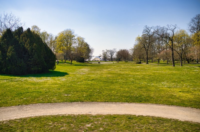Вводят мораторий на увеличение аренды за землю и помещения, находящиеся в госсобственности