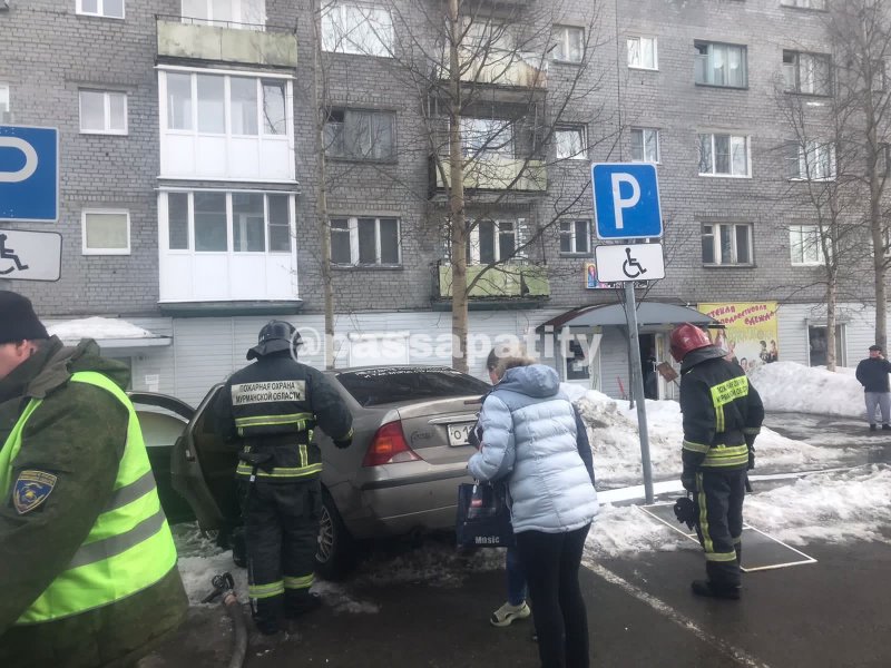 Отказали тормоза на ходу у загоревшейся машины в Апатитах
