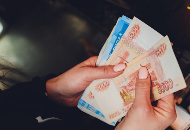 На колени полицейского положила взятку жительница Сафоново