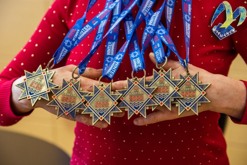 «Моржей»-рекордсменов с новыми победами поздравил мэр Мурманска