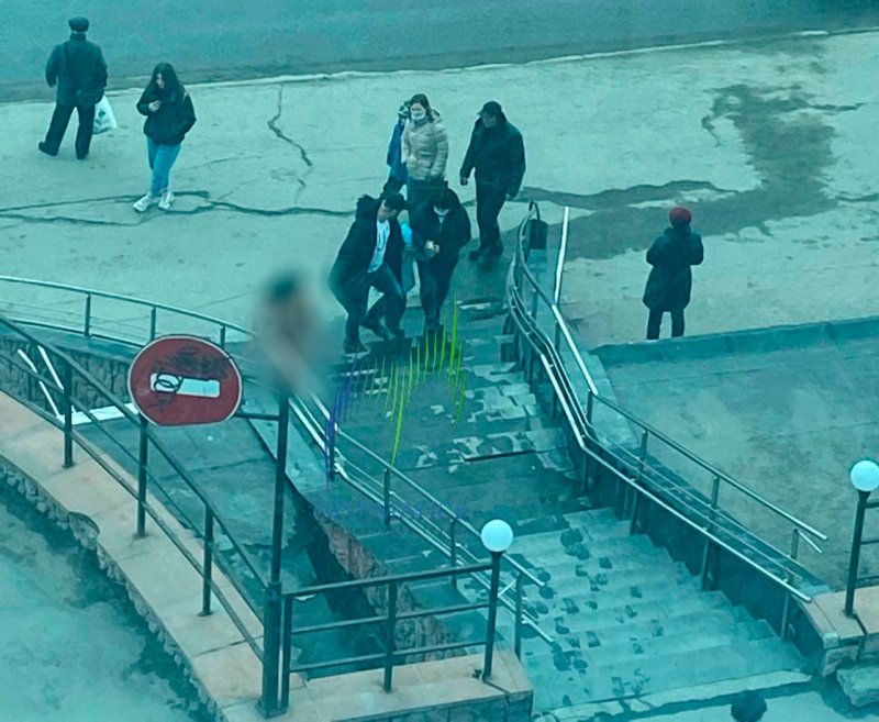 Обнаженная девушка бегала по центру Мурманска