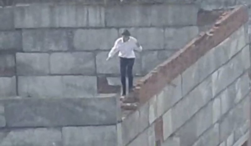 По краю недостроя ходила девочка в Мурманске