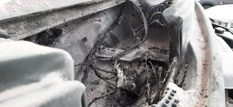 Горел минивэн в Североморске