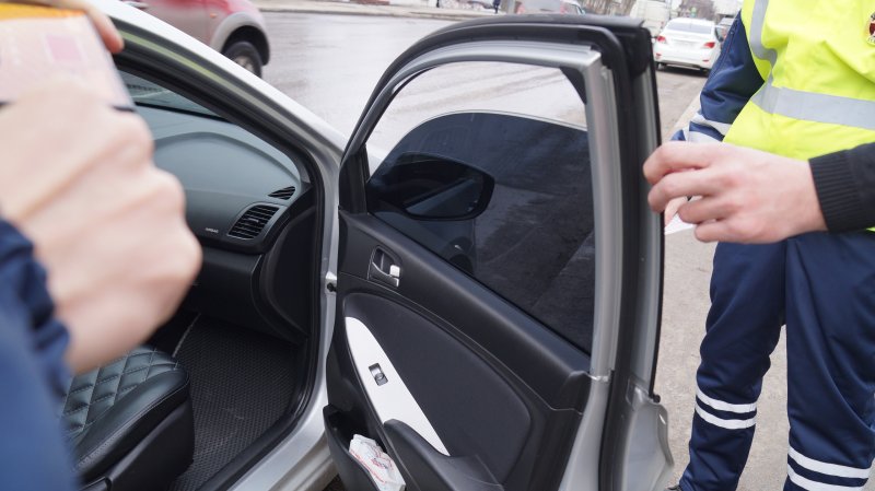 Запрещенная тонировка: штрафы получат 46 водителей в Мурманске