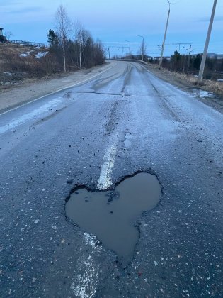 «Сердечная» яма появилась на дороге в Кандалакше