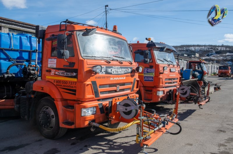 Готовность дорожной техники к лету проверили власти Мурманска