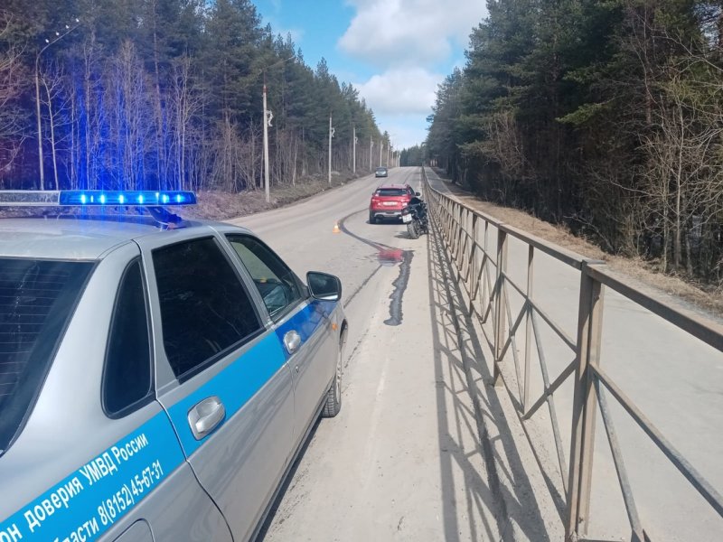 Мотоциклист врезался в забор в Кандалакше и попал в реанимацию