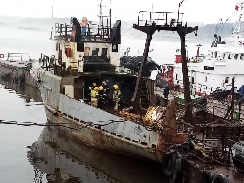 Сгорел камбуз на судне в Трех Ручьях