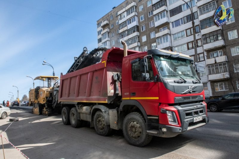 Ремонтируют дорогу на Космодемьянской в Мурманске