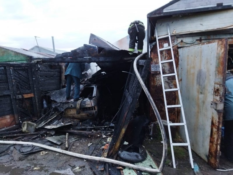 «Вольво» сгорела в гараже на Шевченко