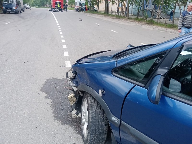 Минивен столкнулся с мотоциклом в Кандалакше