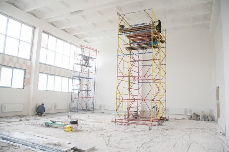 Спортзал ремонтируют в школе № 49 Мурманска