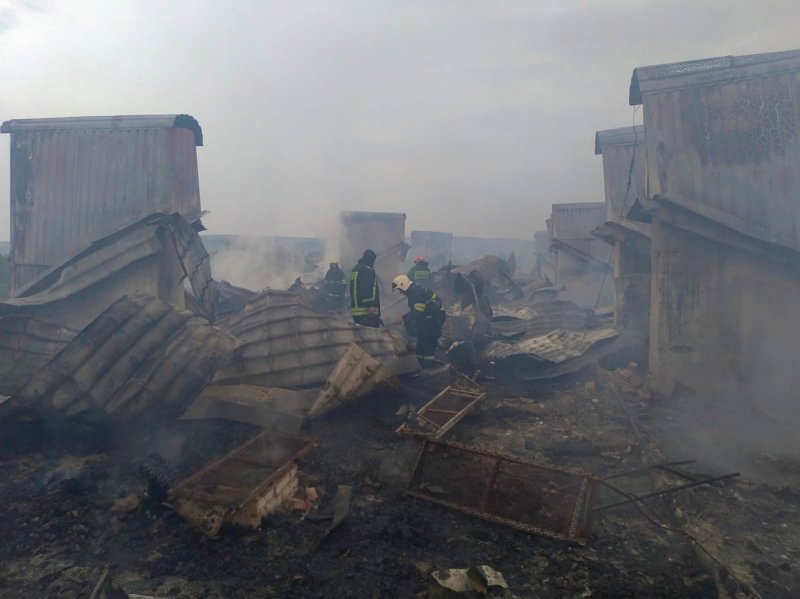 Сгорела и обрушилась крыша дома в Ковдоре