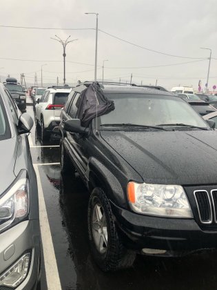 Пожертвовал своей курткой ради спасения чужой машины в Мончегорске