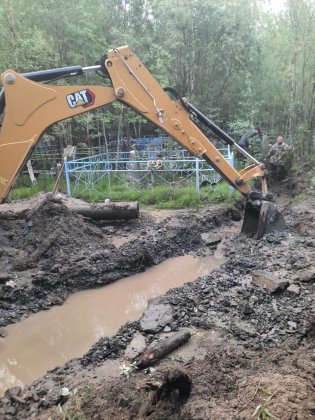 Затопило кладбище: проблему устраняли в Мончегорске