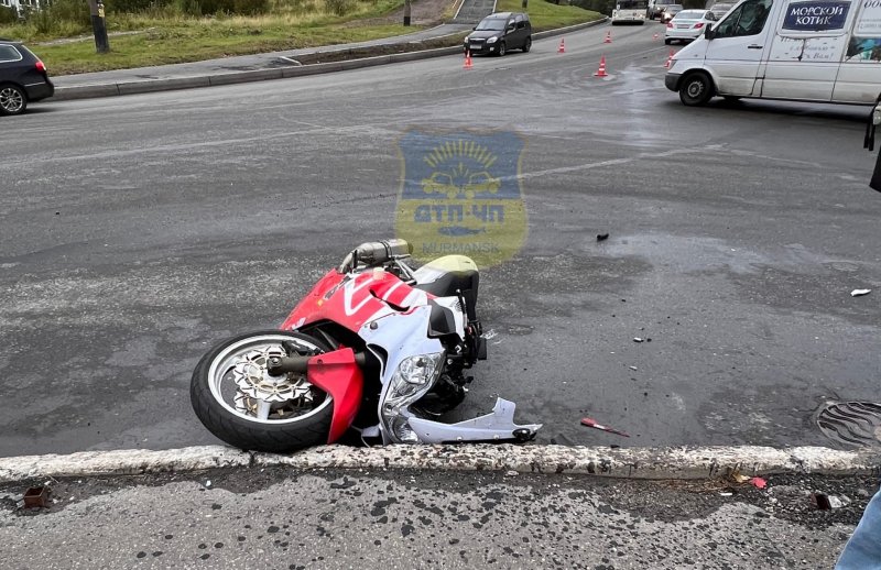 Мотоциклист врезался в автобус в районе МГТУ 